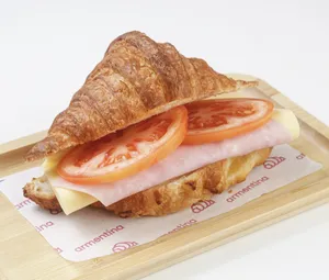 Croissant Jamón, Queso y Tomate