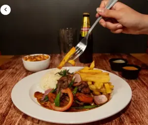 Lomo saltado