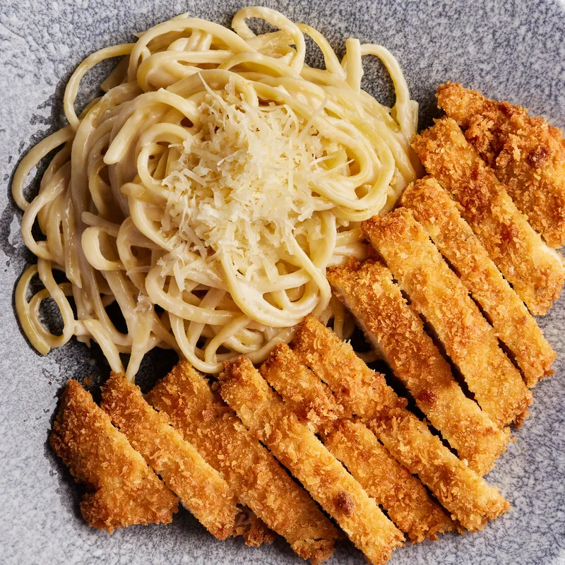 Tallarín a la Crema c/ Chicken Katsu