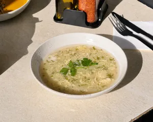Consome de pollo