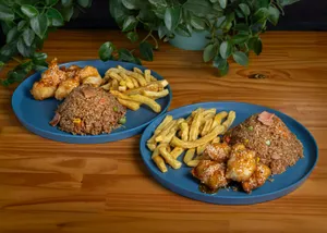 Combo arroz al wok + pollo a la naranja +  papas fritas (2 personas)