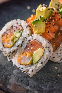 Sake roll especial (10 piezas)