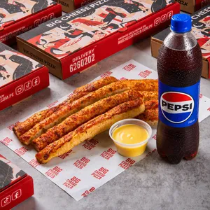 Palitos Rojos Dip + Bebida