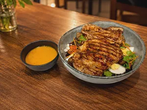 Ensalada andina con pollo a la plancha