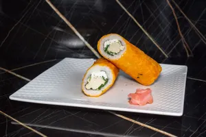 Handroll pollo, cebollin, queso crema