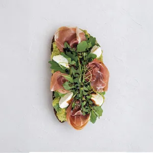 Tostada Serrano y Pesto