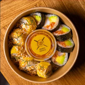 KOMAMOS SUSHI (10 BOCADOS)