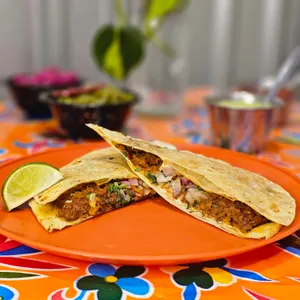 Gringa de Chorizo Rojo