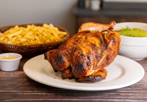 1 Pollo a la Brasa con guarnición y ensalada