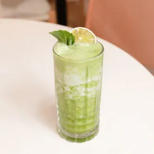 Piña natural con albahaca