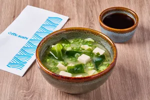 Sopa Miso – Tofu y Cebollín en Caldo de Miso y Soya