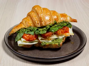 Croissant Caprese