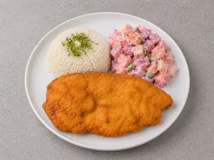 Milanesa con Ensalada Rusa