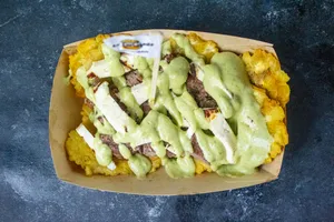 Tostones con Nuestra Carne de Hamburguesa 🍟🥩