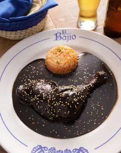 Pierna y Muslo con Mole