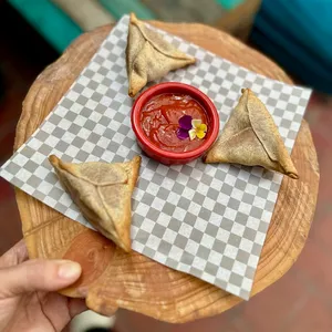 Samosas de La Casa 3 U.+ syrup de tomate APLV, Sin Soya.