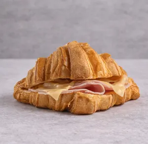 Croissant jamón queso