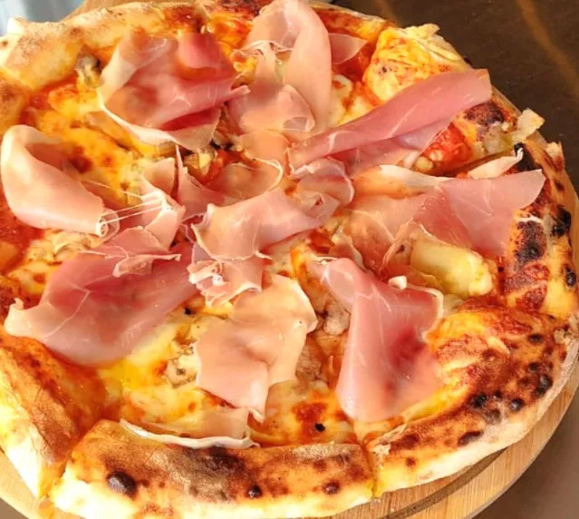 Pizza prosciutto e funghi provenzal Pizza prosciutto e funghi provenzal