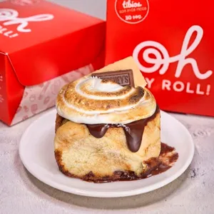 S'mores Cinnamon Roll