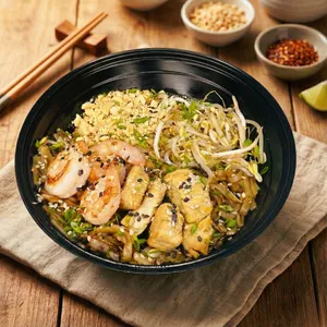 Pad Thai con Pollo y Camarones