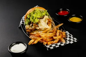 La Doña Drina + Papas LFC