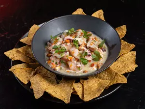 Ceviche de Salmón y Camarones
