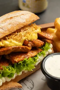 Sándwich Pollo Parrillero