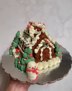 Casita navideña de pastel