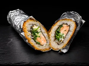 Handroll de salmón