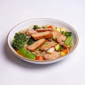 Tallarín Con Chancho Asado