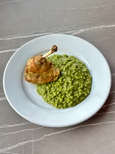 Trutro de pollo asado con risotto de Caprese