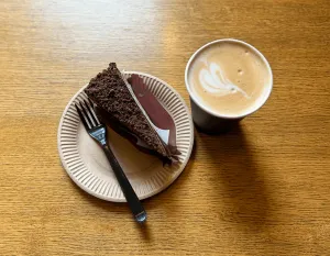 Combo # 4 - Porción Torta + Bebida Caliente