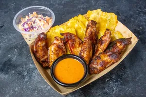 Alitas Ahumadas con Salsa de la Casa