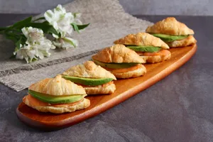 Salmón palta 12 tapaditos