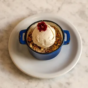 Crumble De Manzanas, Peras Y Membrillo