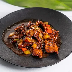 Nue Phad Phuket (crujente de vacuno)