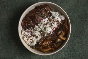 Donburi de Solomito de Res