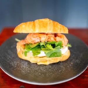 Salmón, Rúcula y Queso Crema