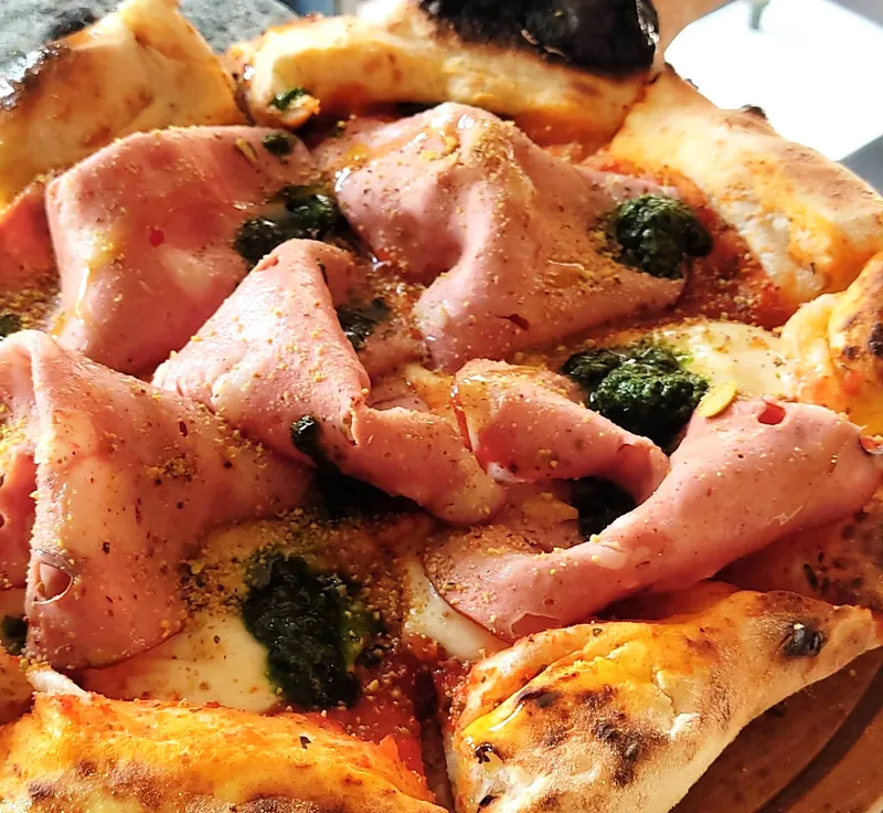 Pizza Mortadela Pistacho