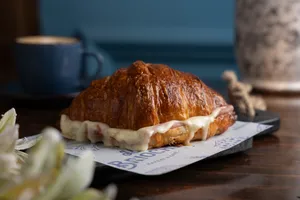 Desayuno EU (Croissant Dulce o Salado)