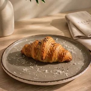 Croissant jamón y queso