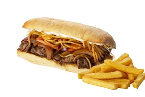 Sandwich de Lomo Saltado + papas fritas