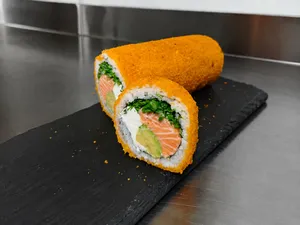 Handroll de 1 kilo, salmón, cebollin y