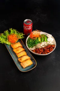 Gohan teriyaki + 5 empanaditas + bebida 220 ml