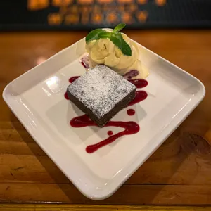Brownie con Helado (Vainilla)