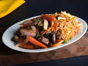 Lomo Saltado Con Chaufa