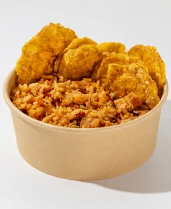 Plato del día Arroz Con Pollo Tostones de Plátano