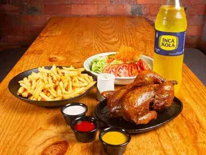 POLLO ENTERO + PAPAS + ENSALADA O GUARNICIÓN + GASEOSA