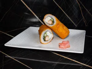 Handroll camarón, pepino, queso crema