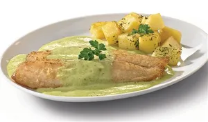Reineta con salsa de cilantro.